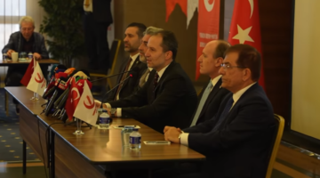 Yeniden Refah Partisi Genel Başkanı Fatih Erbakan Bursa’da basın ile buluştu.