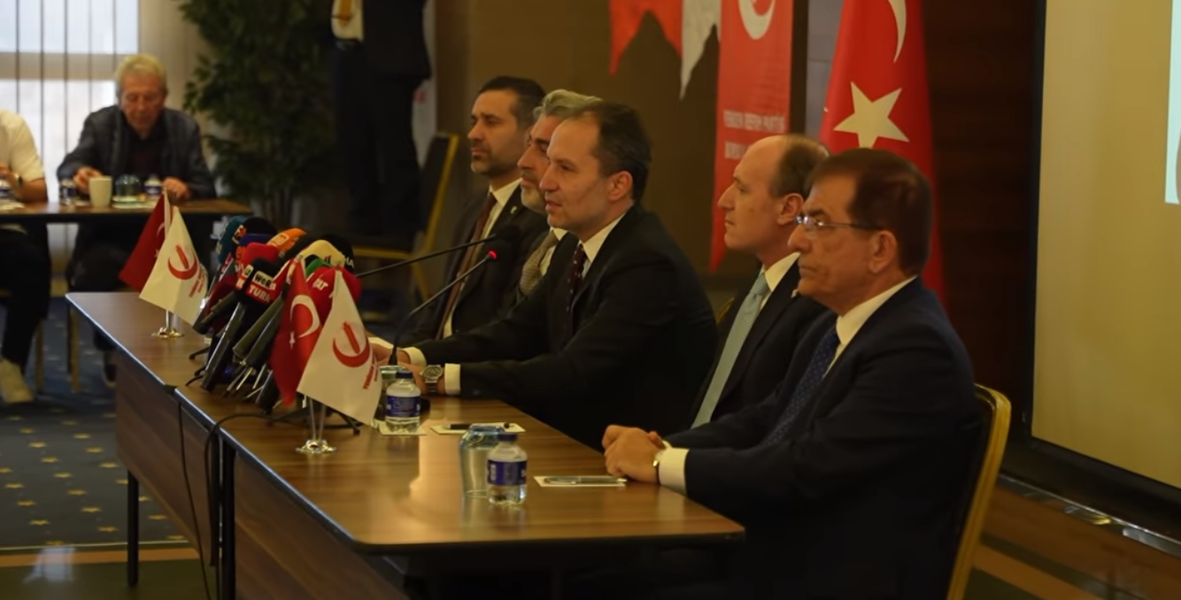 Yeniden Refah Partisi Genel Başkanı Fatih Erbakan Bursa’da basın ile buluştu.